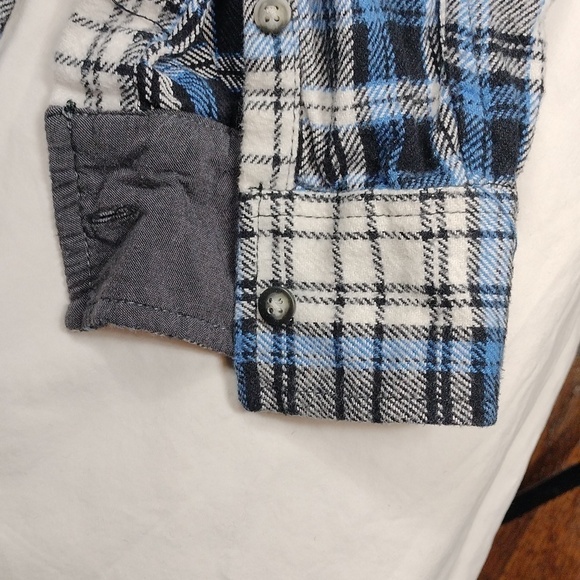 PD&C men's long sleeved button down flannel shirt sized 2X - Picture 4 of 8